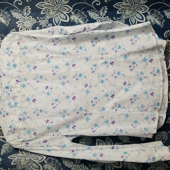 Liz Claiborne Blouse - Picture 4 of 5